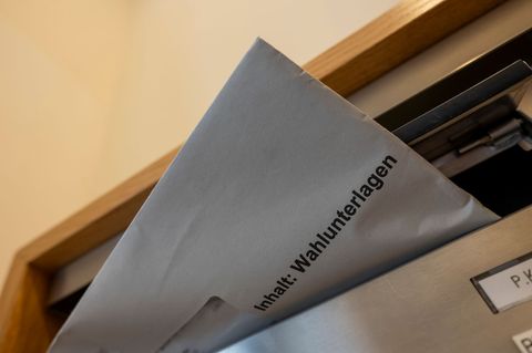 Der Beschuldigte hat die Vorwürfe eingeräumt. (Archivbild) Foto: Peter Kneffel/dpa