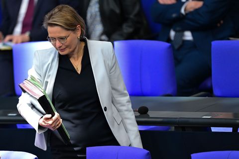 Justizministerin Stefanie Hubig will mit Blick auf digitale Gewalt das Strafrecht nachschärfen. (Archivbild) Foto: Sebastian Chr