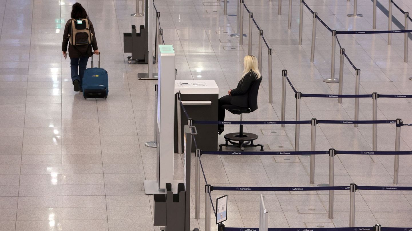 Auch am Freitag wurde wieder gestreikt (Archivbild). Foto: Karl-Josef Hildenbrand/dpa