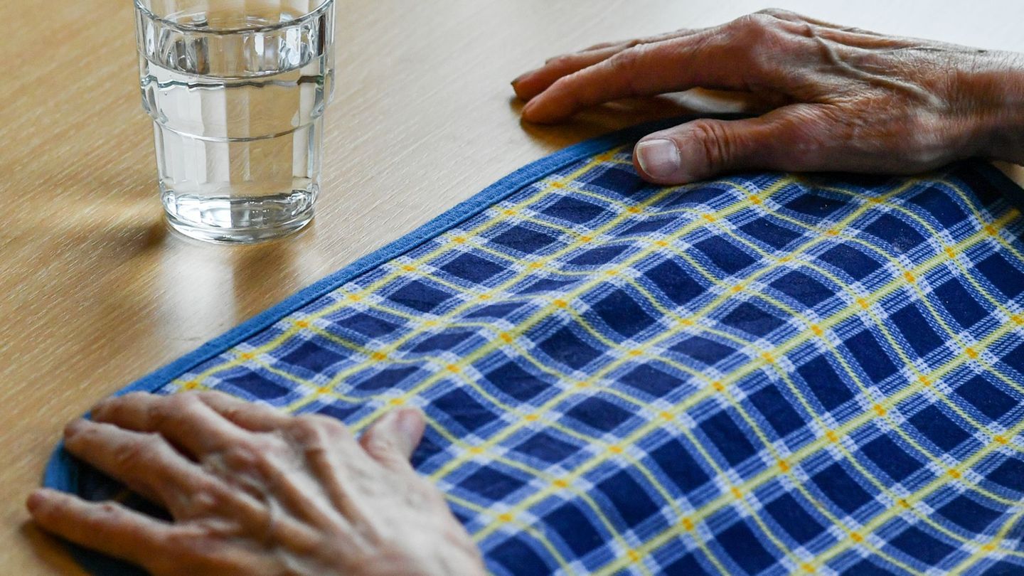 Die drei kreisfreien Städte Magdeburg, Halle und Dessau-Roßlau arbeiten erstmals gemeinsam an einem Pflegemodellprojekt. (Symbol