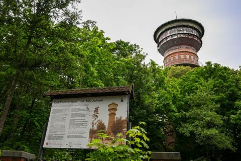 Der Wasserturm wird ausgebaut. (Archivbild) Foto: Jens Kalaene/dpa