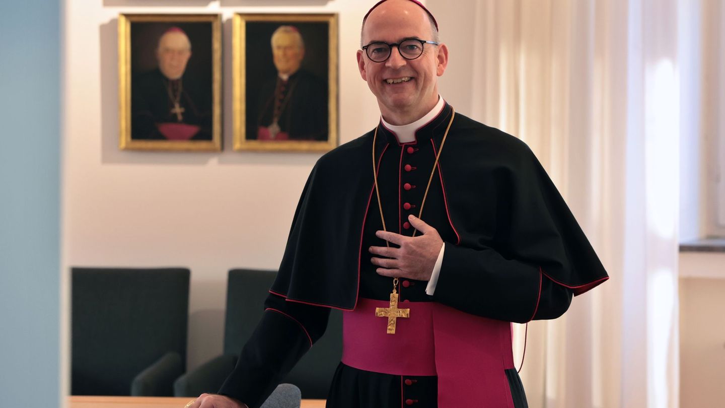 Der Würzburger Bischof Franz Jung bezeichnet das Ausmaß sexueller Gewalt im Bistum als erschreckend. (Archivbild) Foto: Karl-Jos