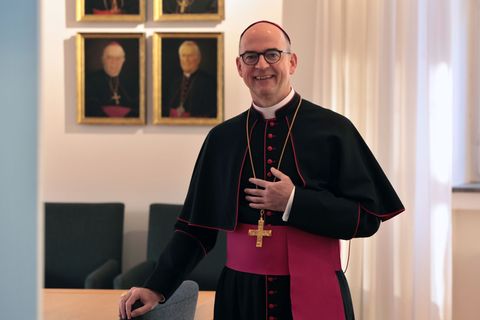 Der Würzburger Bischof Franz Jung bezeichnet das Ausmaß sexueller Gewalt im Bistum als erschreckend. (Archivbild) Foto: Karl-Jos