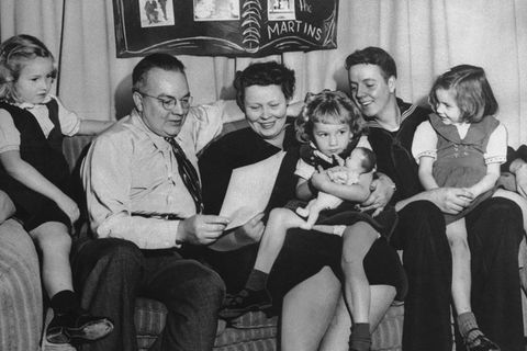 Die Familie Martin auf einem Weihnachtsfoto aus dem Jahr 1952 – sechs Jahre, bevor die Eltern und die drei Töchter verschwanden