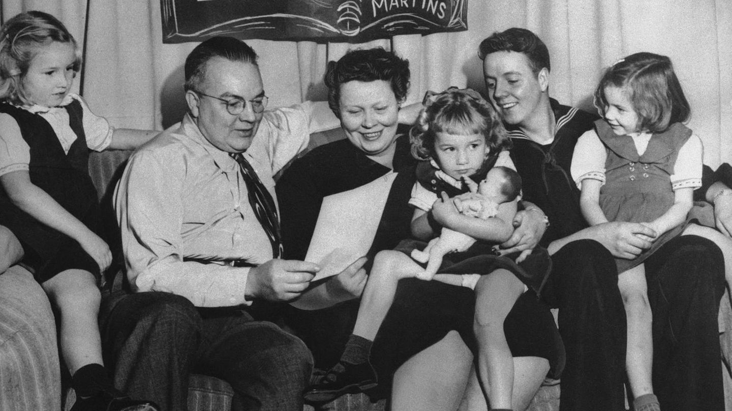 Die Familie Martin auf einem Weihnachtsfoto aus dem Jahr 1952 – sechs Jahre, bevor die Eltern und die drei Töchter verschwanden