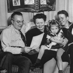 Die Familie Martin auf einem Weihnachtsfoto aus dem Jahr 1952 – sechs Jahre, bevor die Eltern und die drei Töchter verschwanden