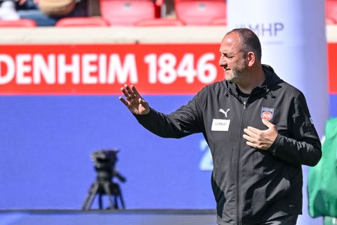 Frank Schmidt wählt offene Worte für seinen Schützling Eren Dinkçi. (Archivbild) Foto: Harry Langer/dpa