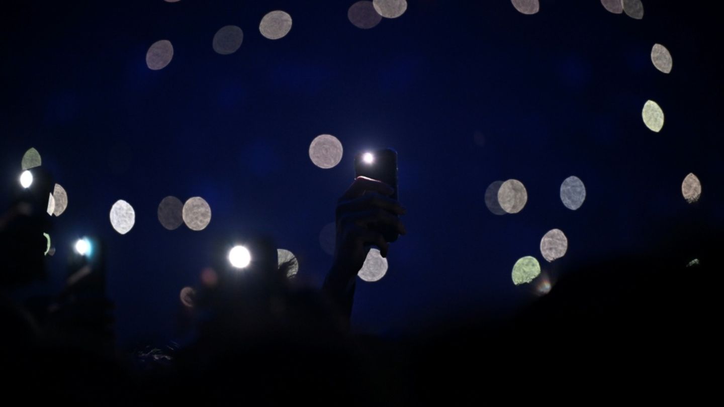 Mobiltelefon bei Konzert