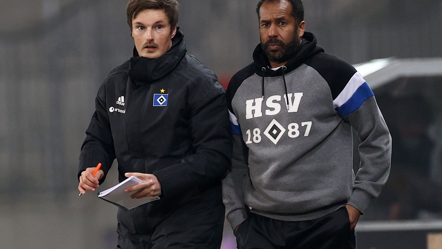 Merlin Polzin und Daniel Thioune beim Hamburger SV. (Archivbild) Foto: Christian Charisius/dpa-Pool/dpa