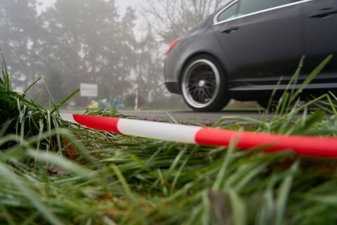 In Runkel trauern Angehörige um verstorbene Arbeiter. Foto: Sascha Ditscher/dpa