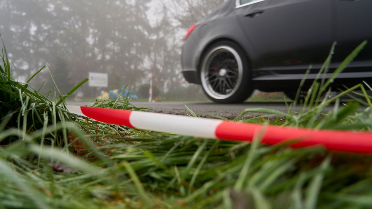 In Runkel trauern Angehörige um verstorbene Arbeiter. Foto: Sascha Ditscher/dpa