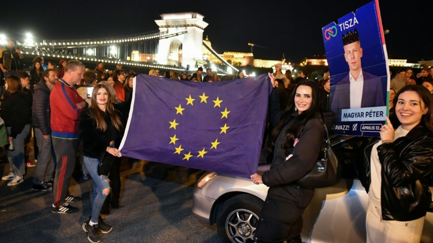Magyar-Unterstützer mit EU-Flagge