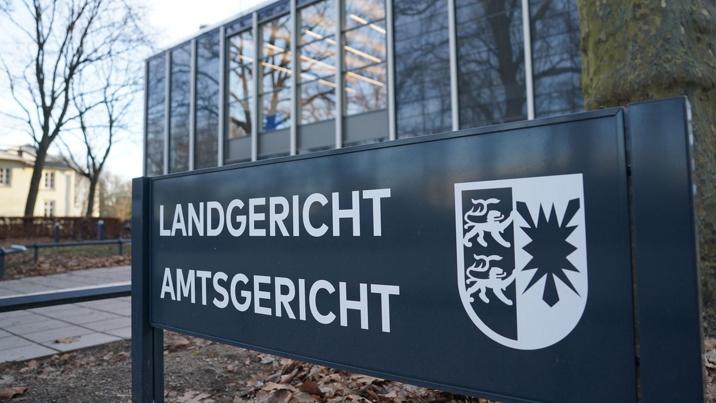 Das Landgericht Lübeck ordnet die Unterbringung einer 28 Jahre alte Frau nach einer tödlichen Brandstiftung in einem psychiatris