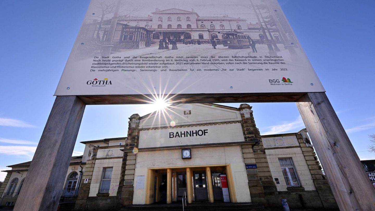 Förderbescheid über 13 Millionen Euro für Sanierung des Bahnhofs Gotha übergeben (Archivbild). Foto: Martin Schutt/dpa