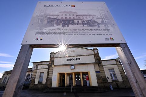 Förderbescheid über 13 Millionen Euro für Sanierung des Bahnhofs Gotha übergeben (Archivbild). Foto: Martin Schutt/dpa