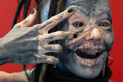 Tätowierungen am Auge empfindet Tätowiererin Victoria nicht direkt als schmerzhaft, man brauche aber mentale Stärke. Foto: Boris