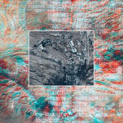 Montage: Ein Satellitenfoto mit darüber liegendem Quelltext