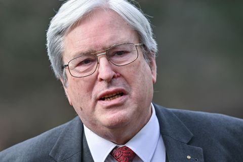 Er wurde auch "Mr. Tesla" genannt: Ex-Wirtschaftsminister Jörg Steinbach. (Archivbild) Foto: Patrick Pleul/dpa