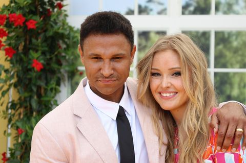 Daniel Aminati hat seinen Arm un Patrice Aminati gelegt