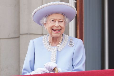 Keiner saß länger auf dem britischen Thron als sie: Als Queen Elizabeth II. am 8. September 2022 starb, war sie das zu diesem Zeitpunkt am längsten amtierende Staatsoberhaupt der Welt. Am 21. April wäre die Königin 100 Jahre alt geworden. Das ZDF widmet ihr zu diesem Anlass eine besondere Doku.
