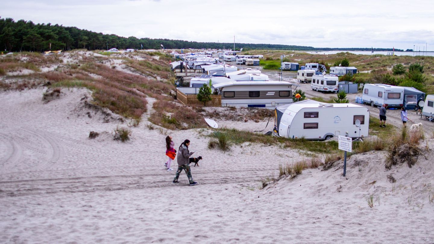 Campen mitten in den Dünen soll in der neuen Saison nachhaltiger werden. (Archivbild) Foto: Jens Büttner/dpa