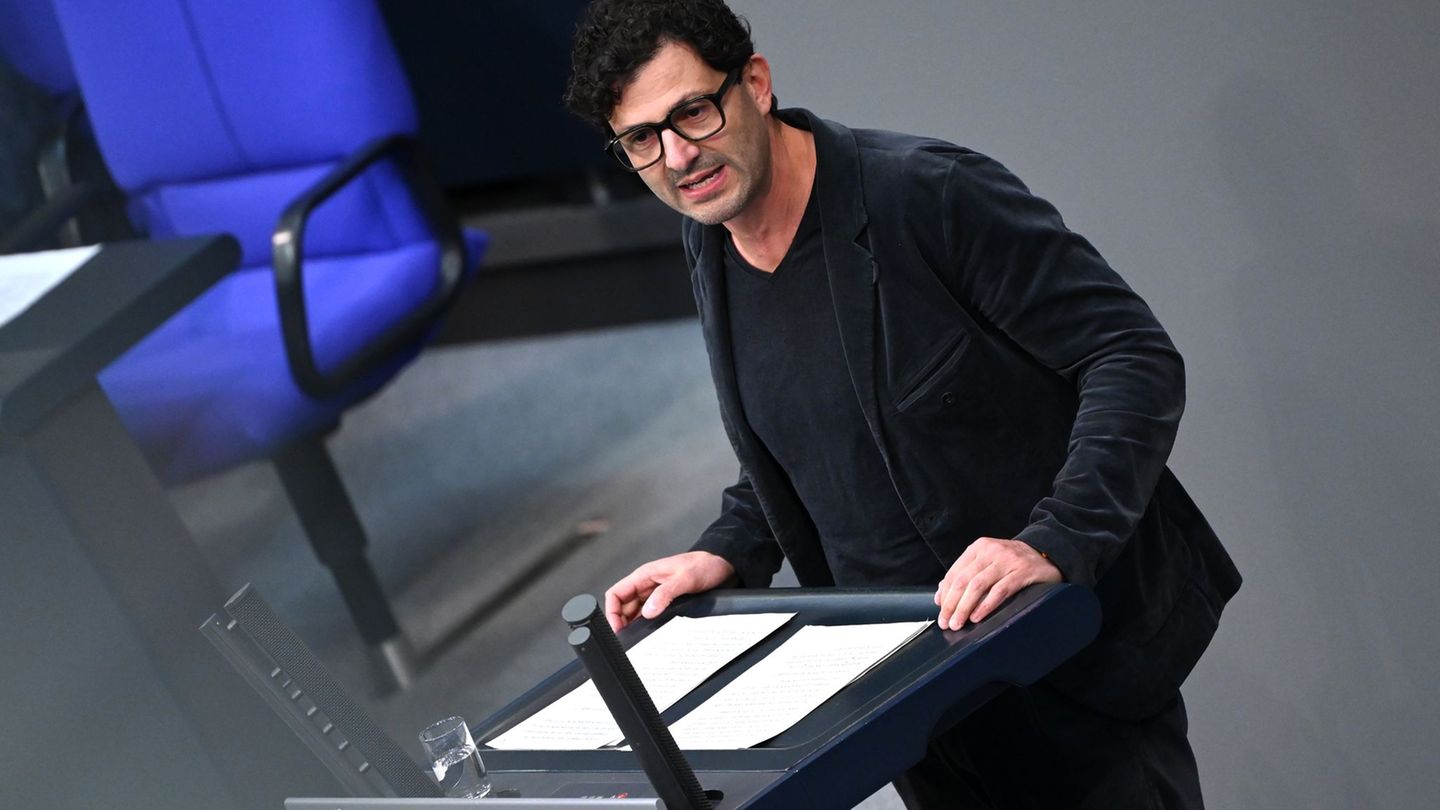 Der Linken-Politiker Luigi Pantisano lobt die Nahost-Debatte in seiner Partei. (Archivbild) Foto: Elisa Schu/dpa