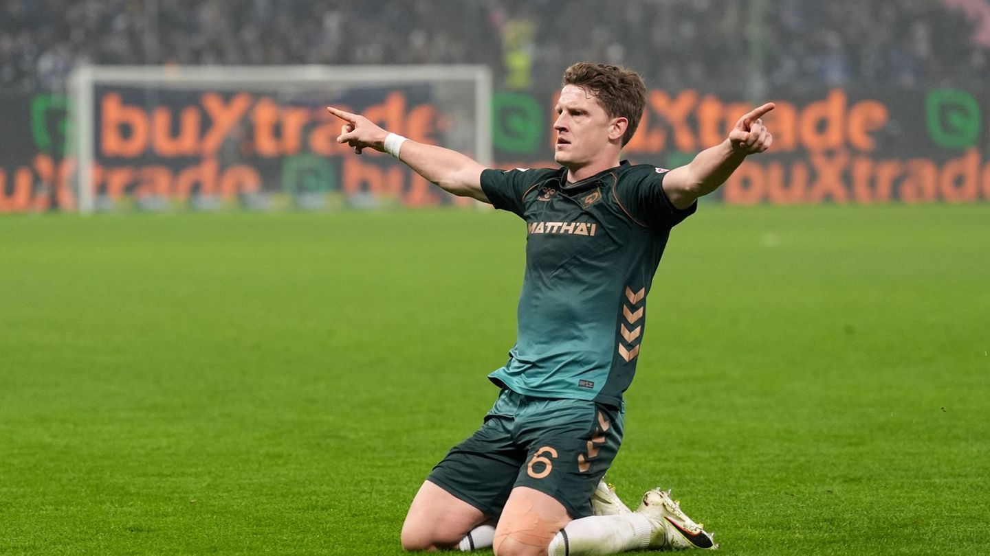 Wieder im Training: Werder Bremens Derby-Torschütze Jens Stage. Foto: Marcus Brandt/dpa