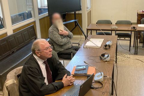 Dem Angeklagten wird vorgeworfen, Anfang 1983 einen Prostituierten heimtückisch ermordet zu haben. Foto: Bernhard Sprengel/dpa