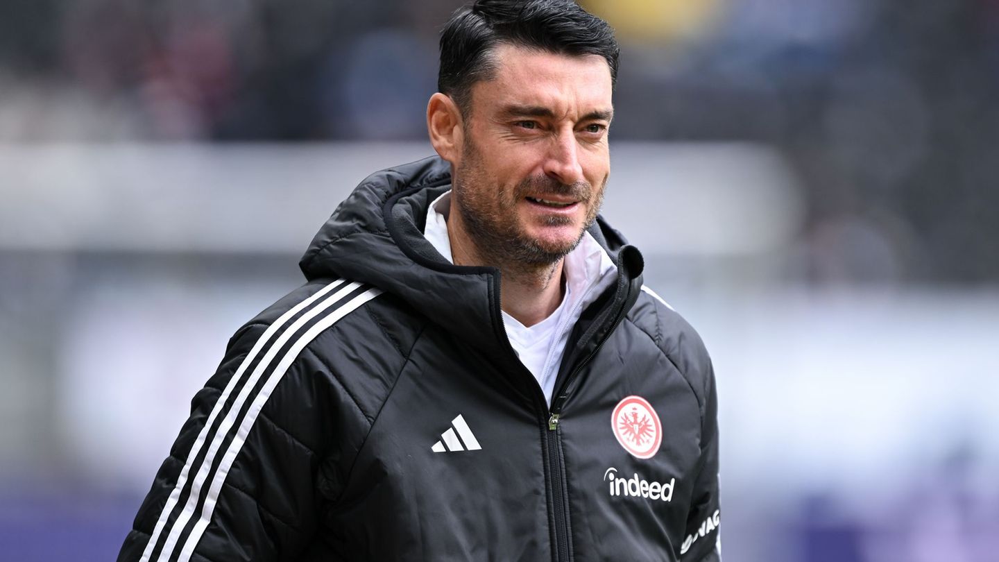 Albert Riera will mit Eintracht Frankfurt den siebten Tabellenplatz in der Bundesliga verteidigen. (Archivbild) Foto: Florian Wi