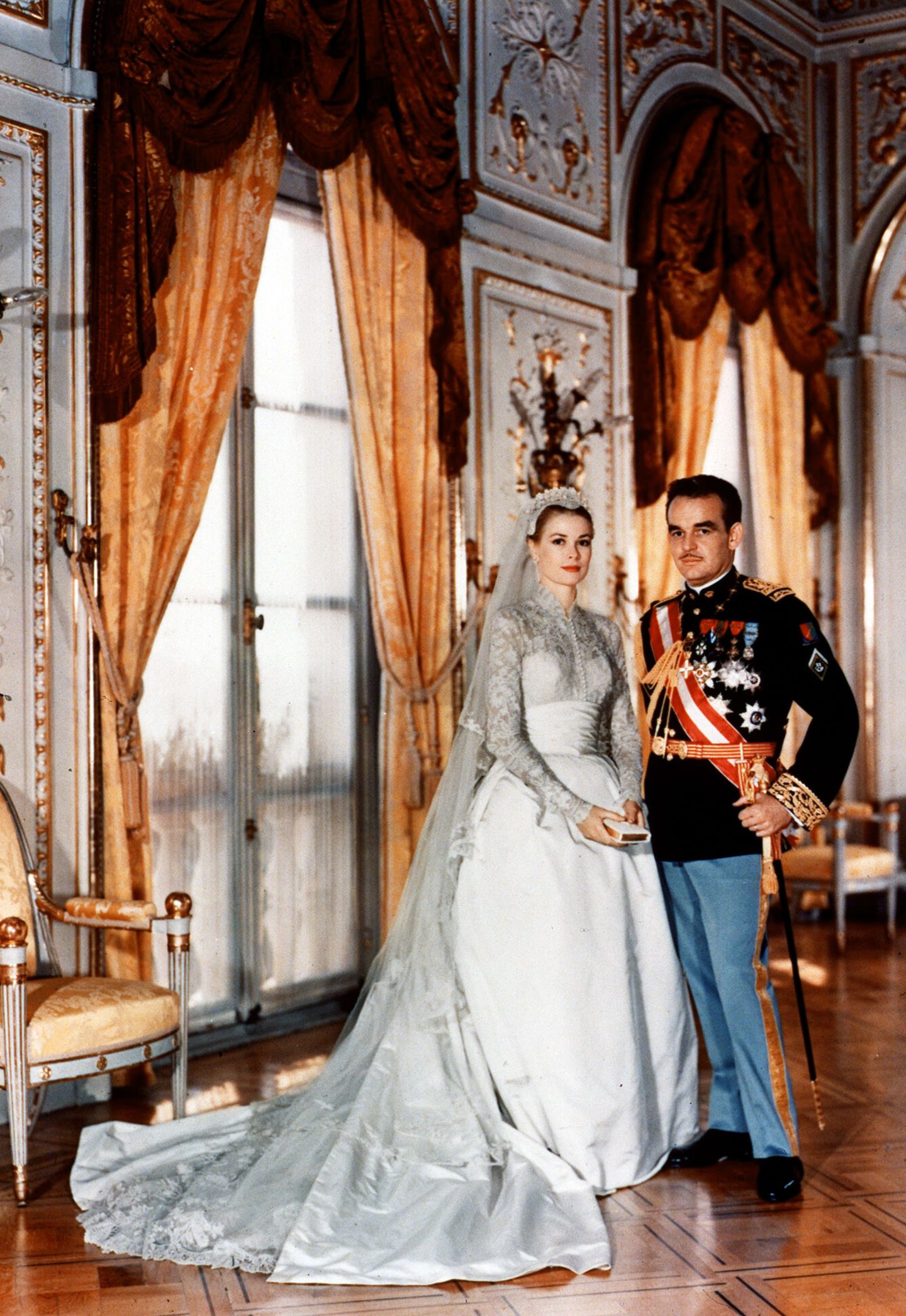 Das offizielle Hochzeitsfoto von Fürst Rainier und seiner Braut Grace Kelly