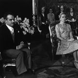 Fürst Rainier und Grace Kelly sitzen im Thronsaal bei ihrer standesamtlichen Trauung, April 1956