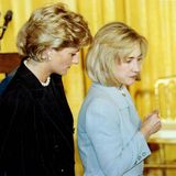 Britische Royals: Diana und First Lady Hillary Clinton 1996 im Weißen Haus