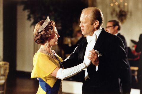 Britische Royals: Die Queen 1976 beim Tanz mit Gerald Ford im Weißen Haus