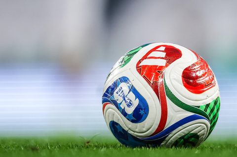 WM 2026 Spielball auf Rasen