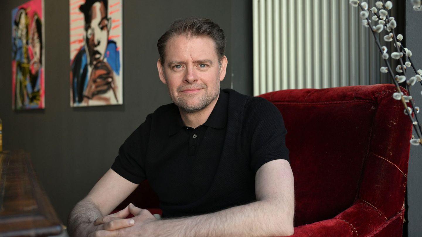 Der 50-Jährige Schauspieler Max Giermann malt schon seit Kindestagen. Foto: Jens Kalaene/dpa