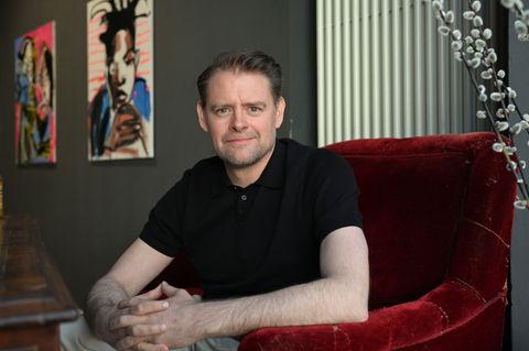 Der 50-Jährige Schauspieler Max Giermann malt schon seit Kindestagen. Foto: Jens Kalaene/dpa
