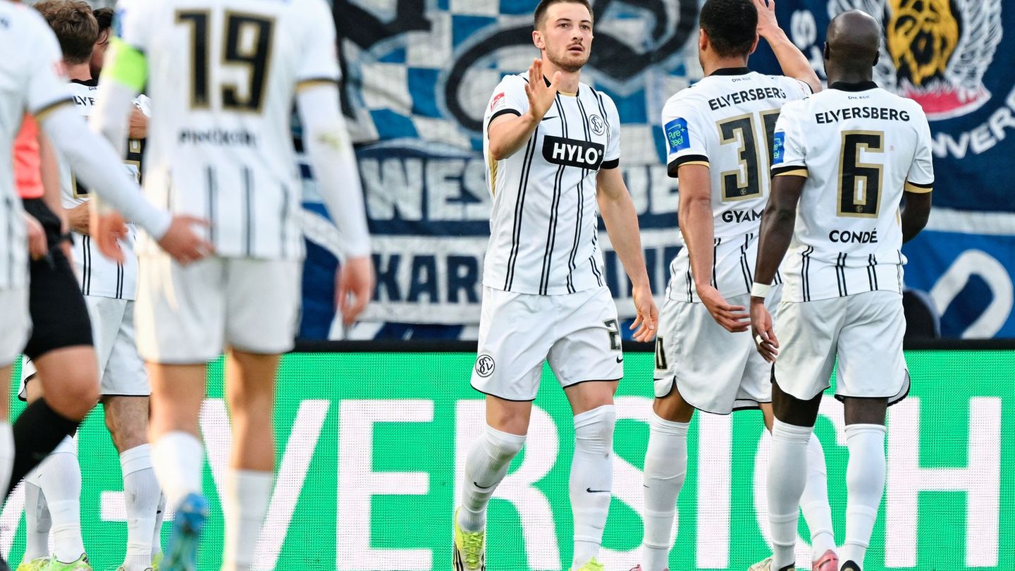 Die SV Elversberg mischt weiter im Zweitliga-Aufstiegskampf mit. Foto: Uwe Anspach/dpa