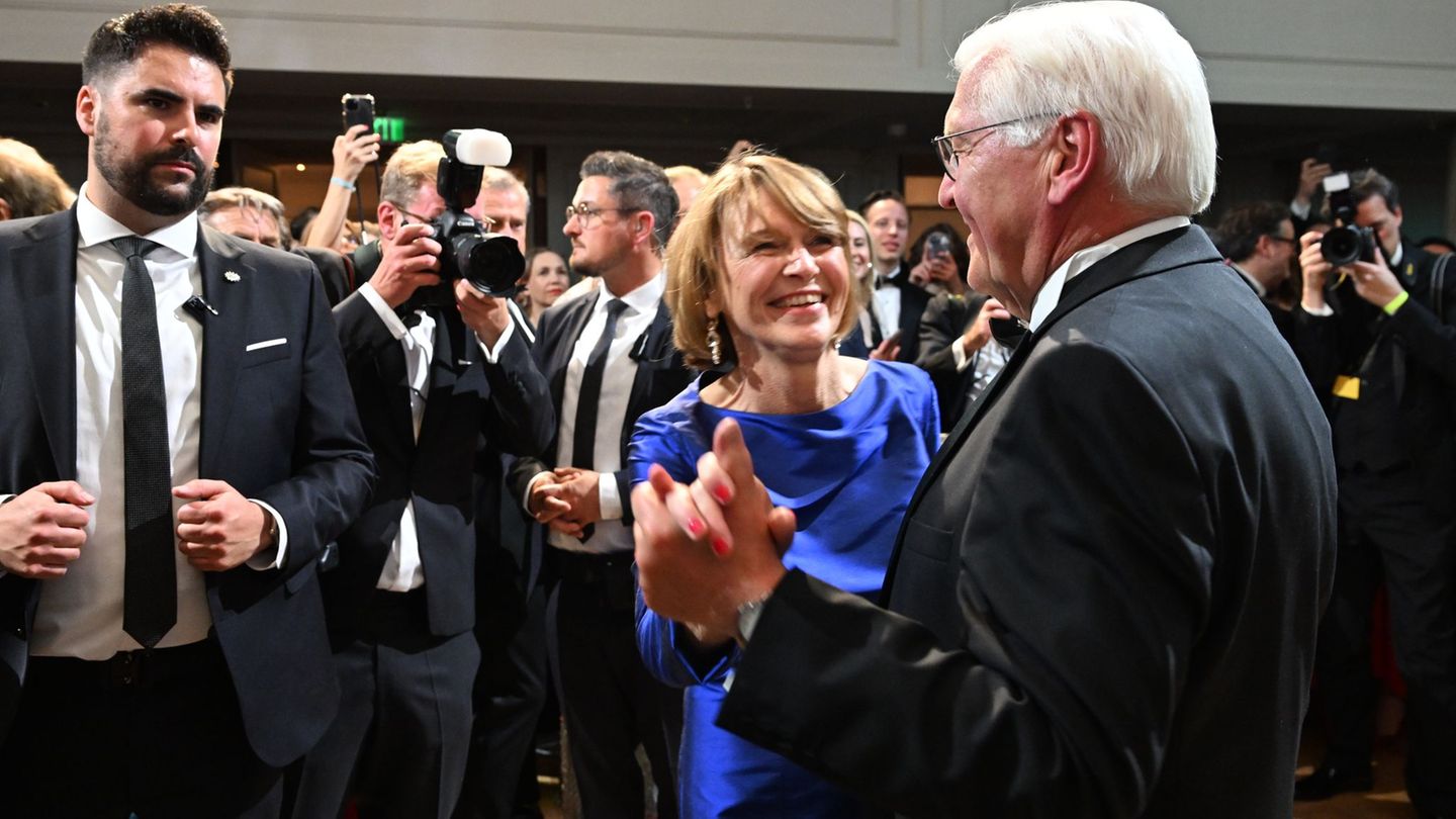 Mehr als 2000 Gäste aus Medien, Politik und Wirtschaft feiern beim 73. Bundespresseball. Foto: Annette Riedl/dpa