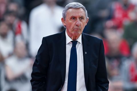 Svetislav Pesic kassierte mit Bayern bei seinem ehemaligen Team Barcelona eine deutliche Pleite. (Archivbild) Foto: Sven Hoppe/d