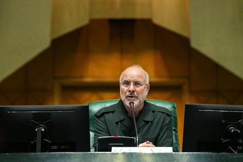 Irans Parlamentspräsident Ghalibaf droht den USA Konsequenzen an. (Archivbild) Foto: Hamed Malekpour/Khane Melat/dpa