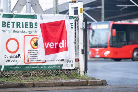 Nach einem dreitägigen Warnstreik im Regionalverkehr sollen die Busse ab dem frühen Samstagmorgen wieder rollen. Foto: Sebastian