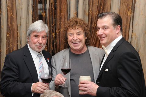 Als Sänger Tony Marshall (m.) seinen 75. Geburtstag feierte, war neben seinem Sohn Marc (r.) auch sein Manager Herbert Nold mit