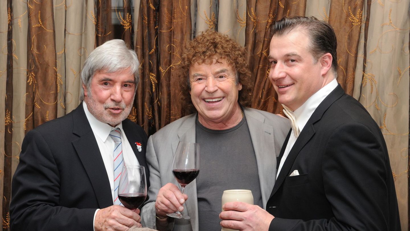 Als Sänger Tony Marshall (m.) seinen 75. Geburtstag feierte, war neben seinem Sohn Marc (r.) auch sein Manager Herbert Nold mit