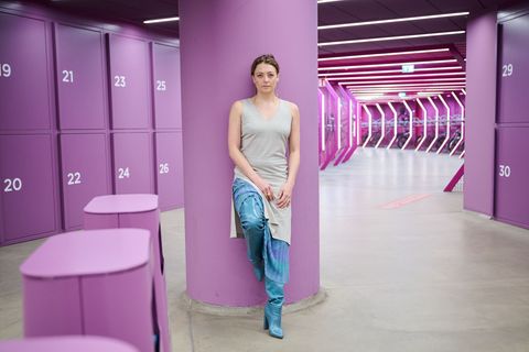 Schauspielerin Hanna Plaß ist in London geboren und mit Englisch und Plattdeutsch aufgewachsen. Foto: Annette Riedl/dpa