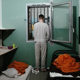 Zellen sind heikle Orte für Fotografien: sie sind zugleich unpersönlich und intim. Über acht Monate dokumentierte Alexandre Bagdassarian den Alltag junger Häftlinge in einem der sechs Jugendgefängnisse Frankreichs.      Dritter Platz in der Kategorie „Dokumentarprojekte“