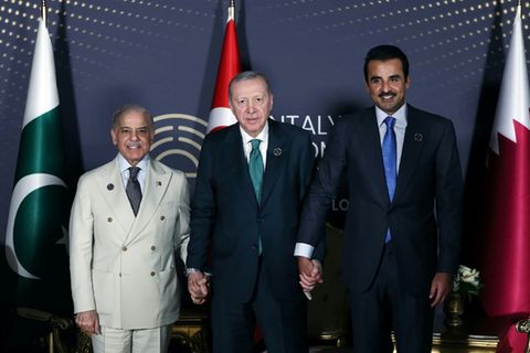 Sharif, Erdogan und al-Thani (v.l.)