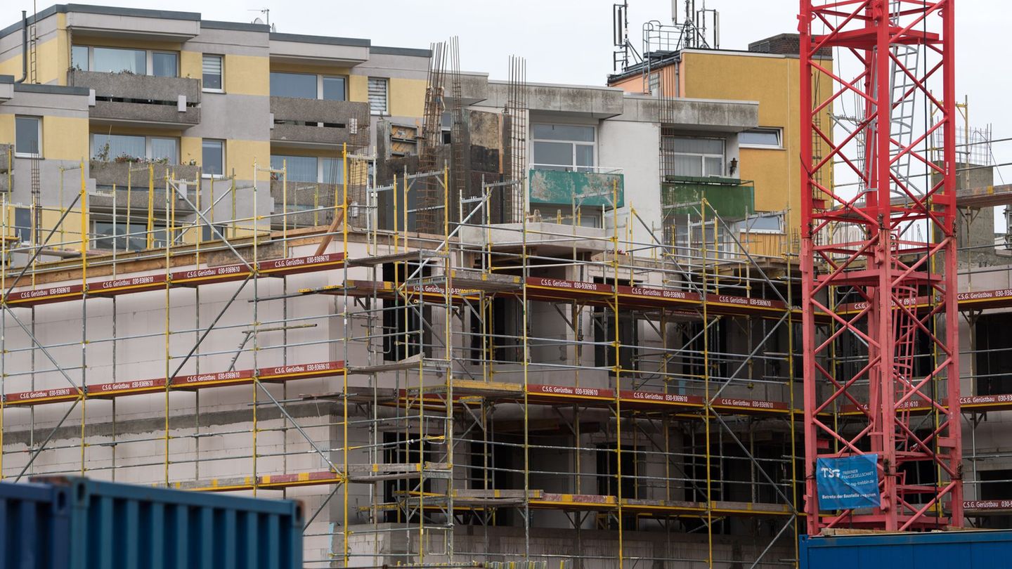 Baugrundstücke in Sachsen-Anhalt haben sich verteuert. Die Bodenrichtwerte sind gestiegen, wie aus den neuesten Daten des Gutach