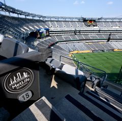 Teure Anreise: Für die Fans werden die Fahrten ins WM-Stadion in New Jersey teuer. (Archivbild) Foto: Sven Hoppe/dpa