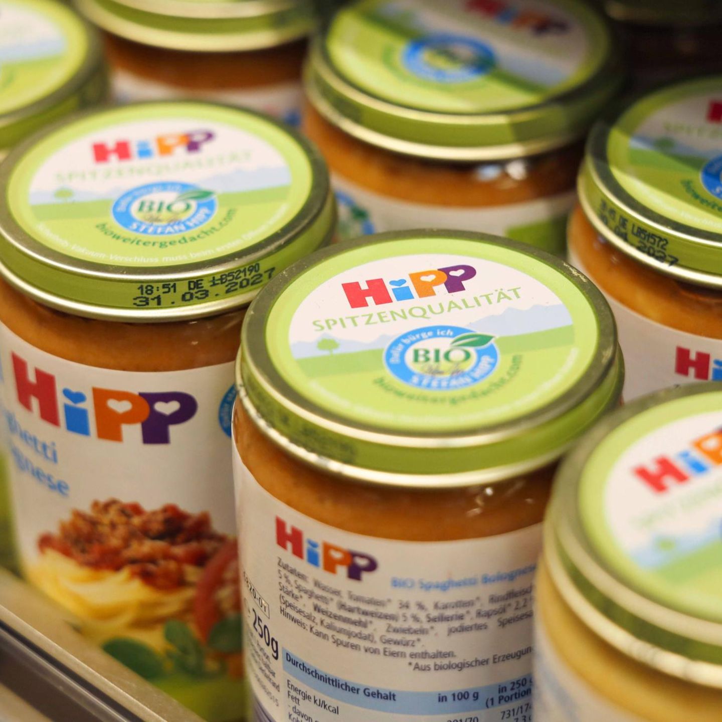 Babynahrung in Gläsern der Marke Hipp