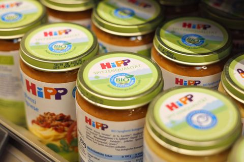 Babynahrung in Gläsern der Marke Hipp